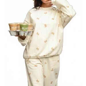 NEW THE HAPPY CAMP3R camp3y dreams sweatshirt in cream